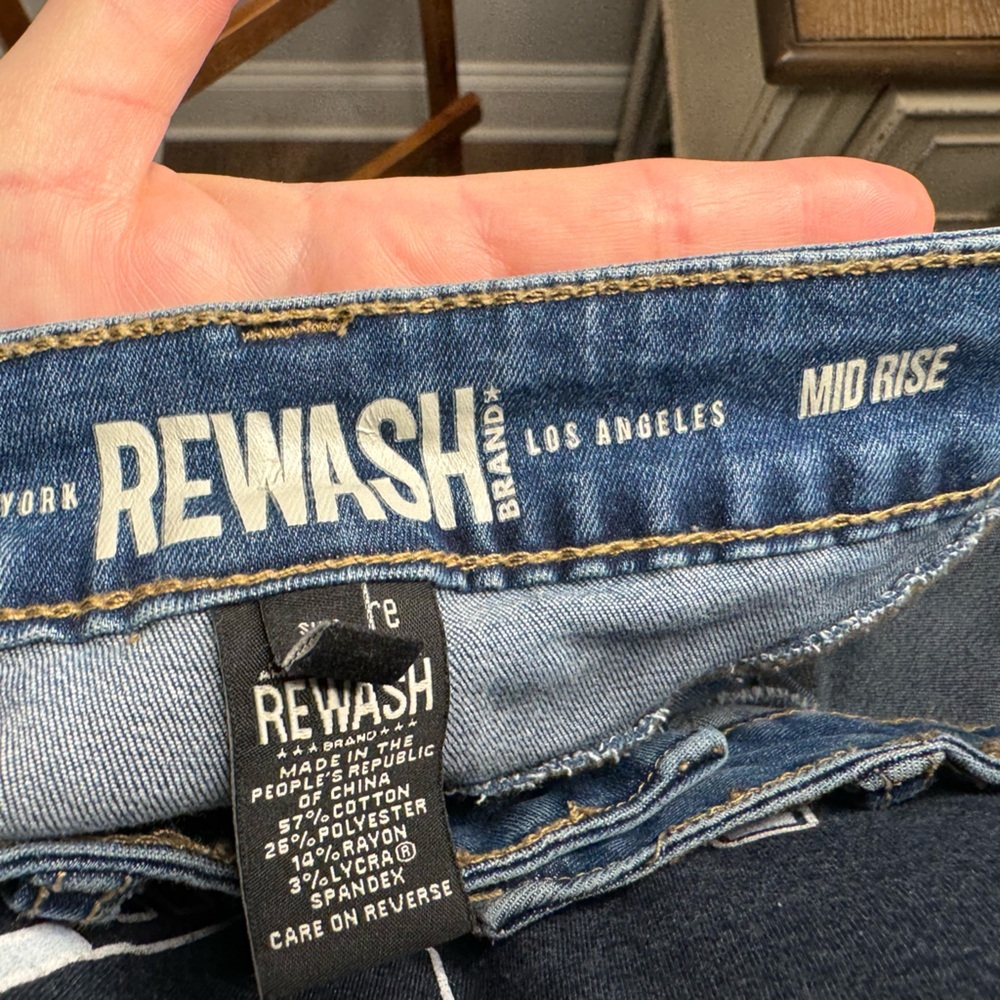 Juniors / Women’s REWASH distressed skinny jeans - Picture 3 of 5